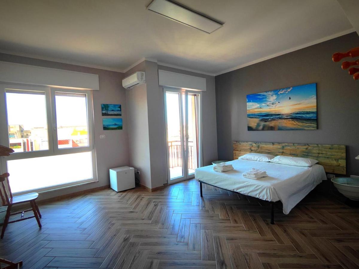 The House Of The Waves Hotel Brindisi Exterior photo