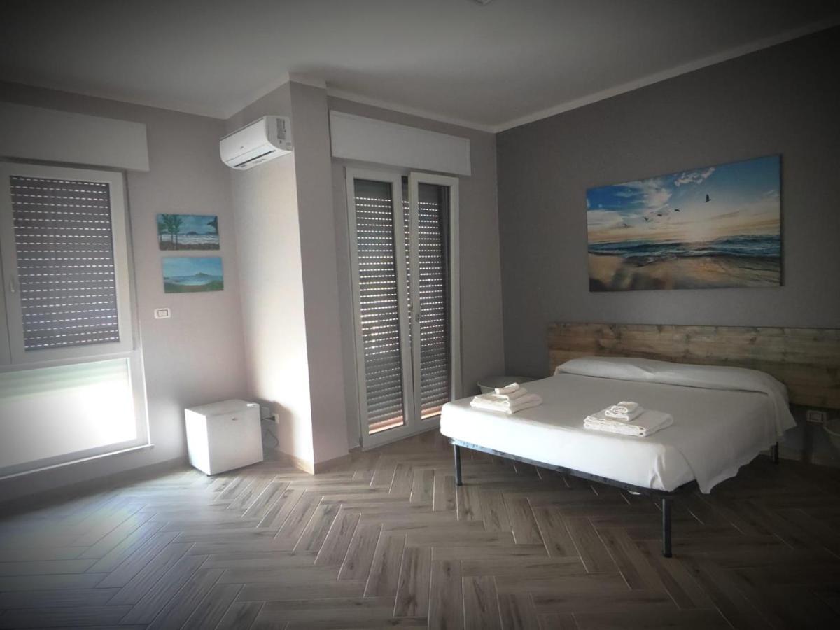 The House Of The Waves Hotel Brindisi Exterior photo